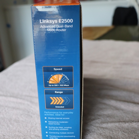 Cisco Linksys E2500 Advanced Dual-Band N600 Router - Picture 7 of 8